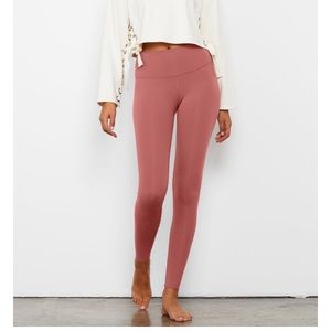 Alo yoga NWT high-waist airbrush legging in XS